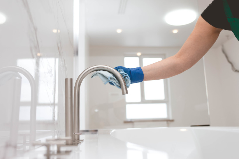 Cleaning a bathroom sink tap